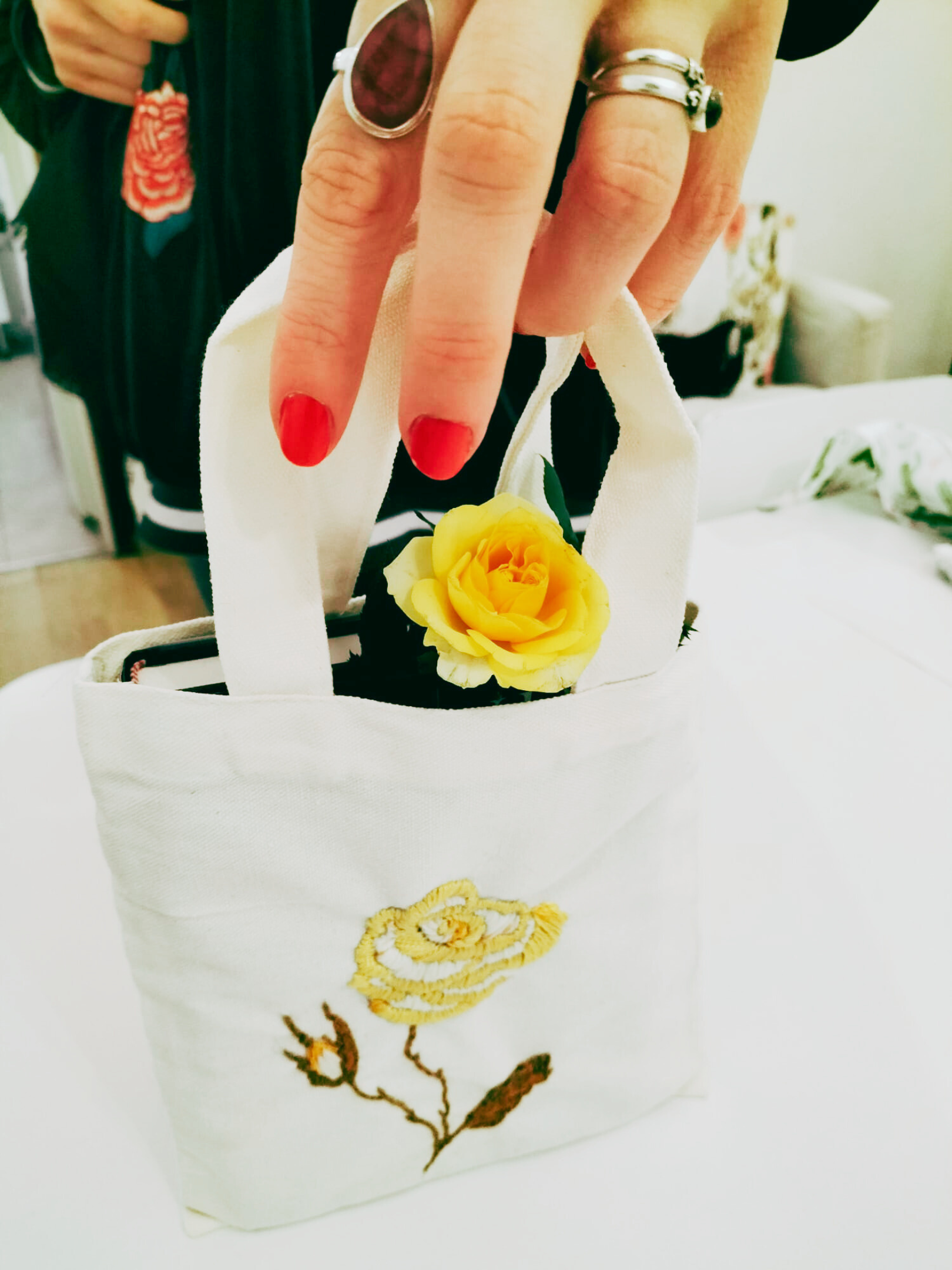 Golden Centifolia- Mini Book-Bouquet Holder