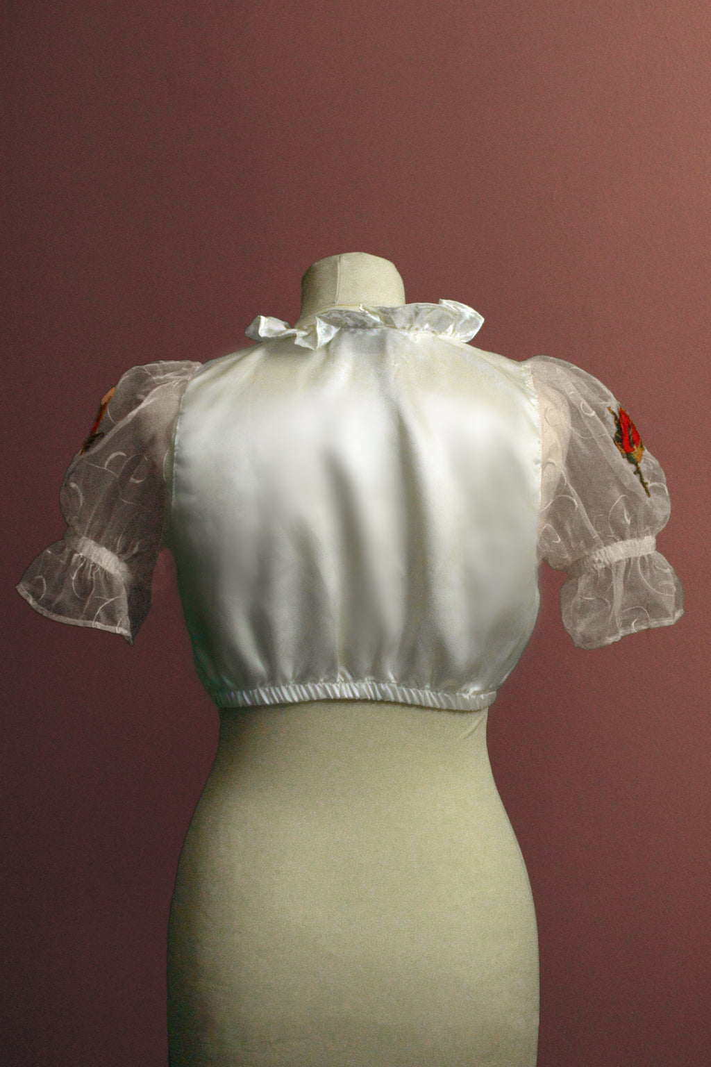 Dirndlbluse Red Rosebuds Nr. 2