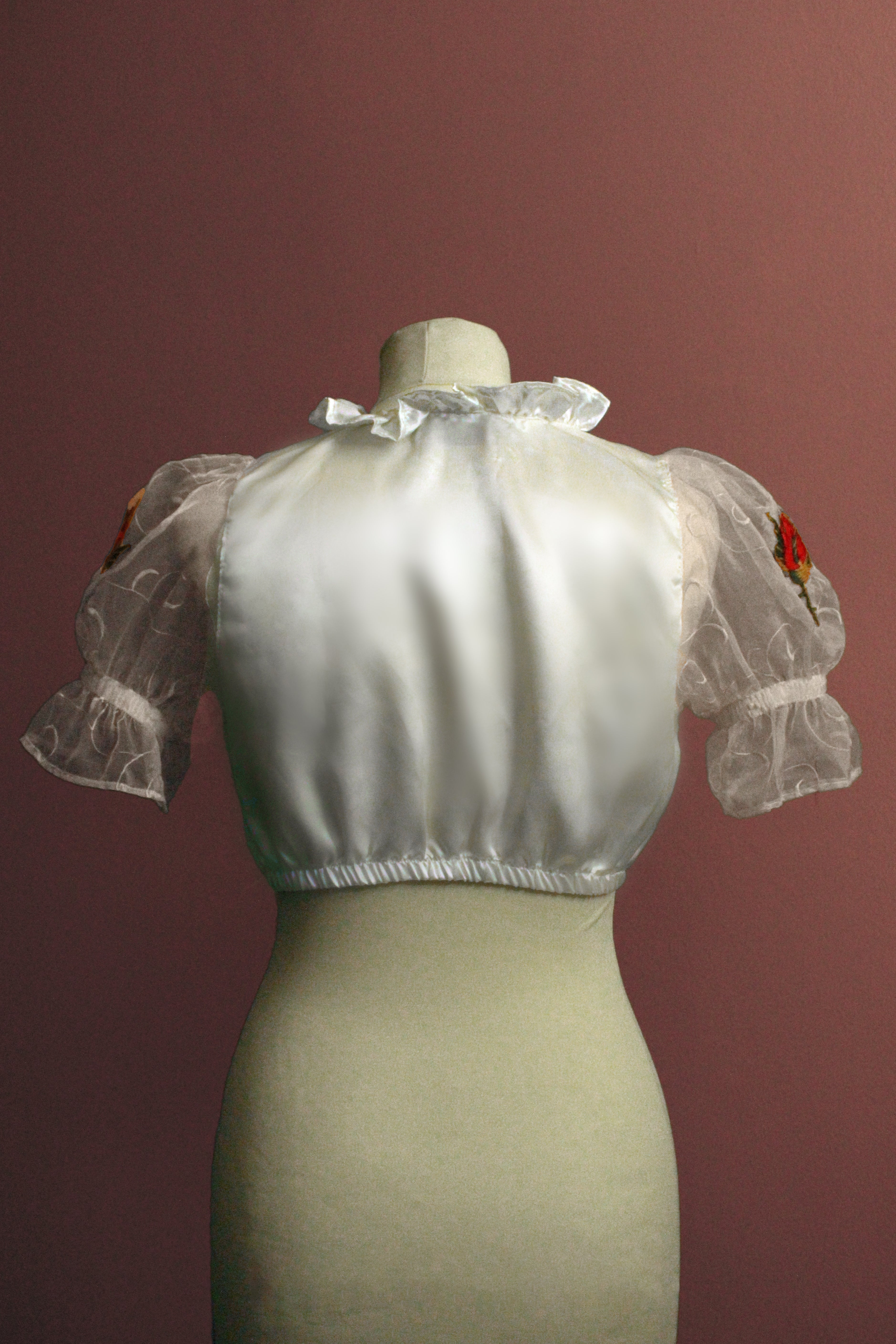 Dirndlbluse Red Rosebuds Nr. 2