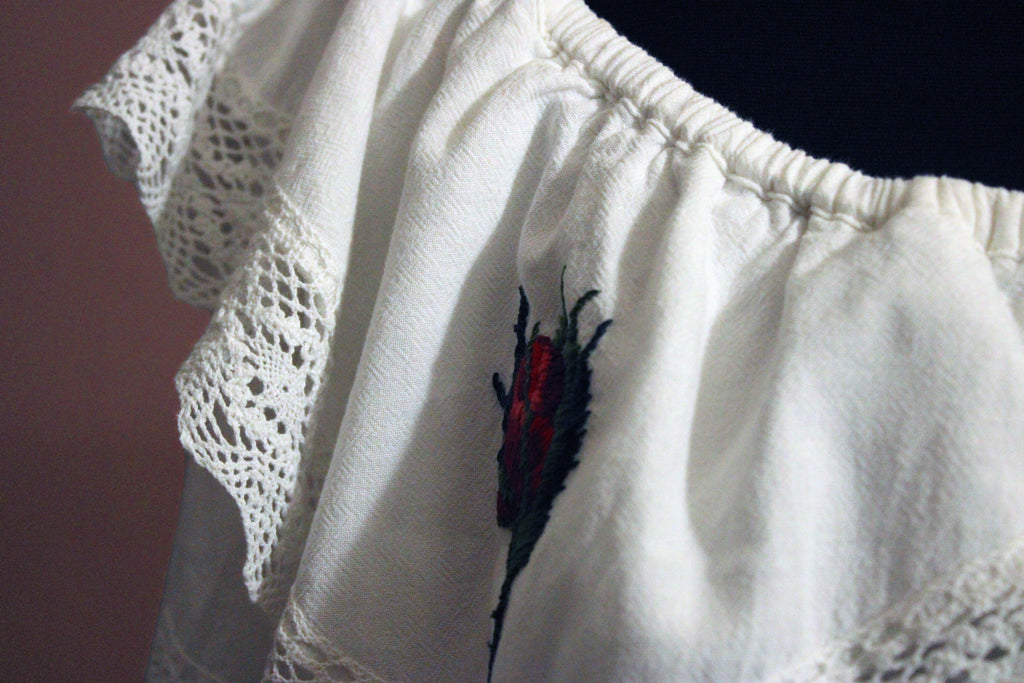 Red Rosebuds Top n.1 