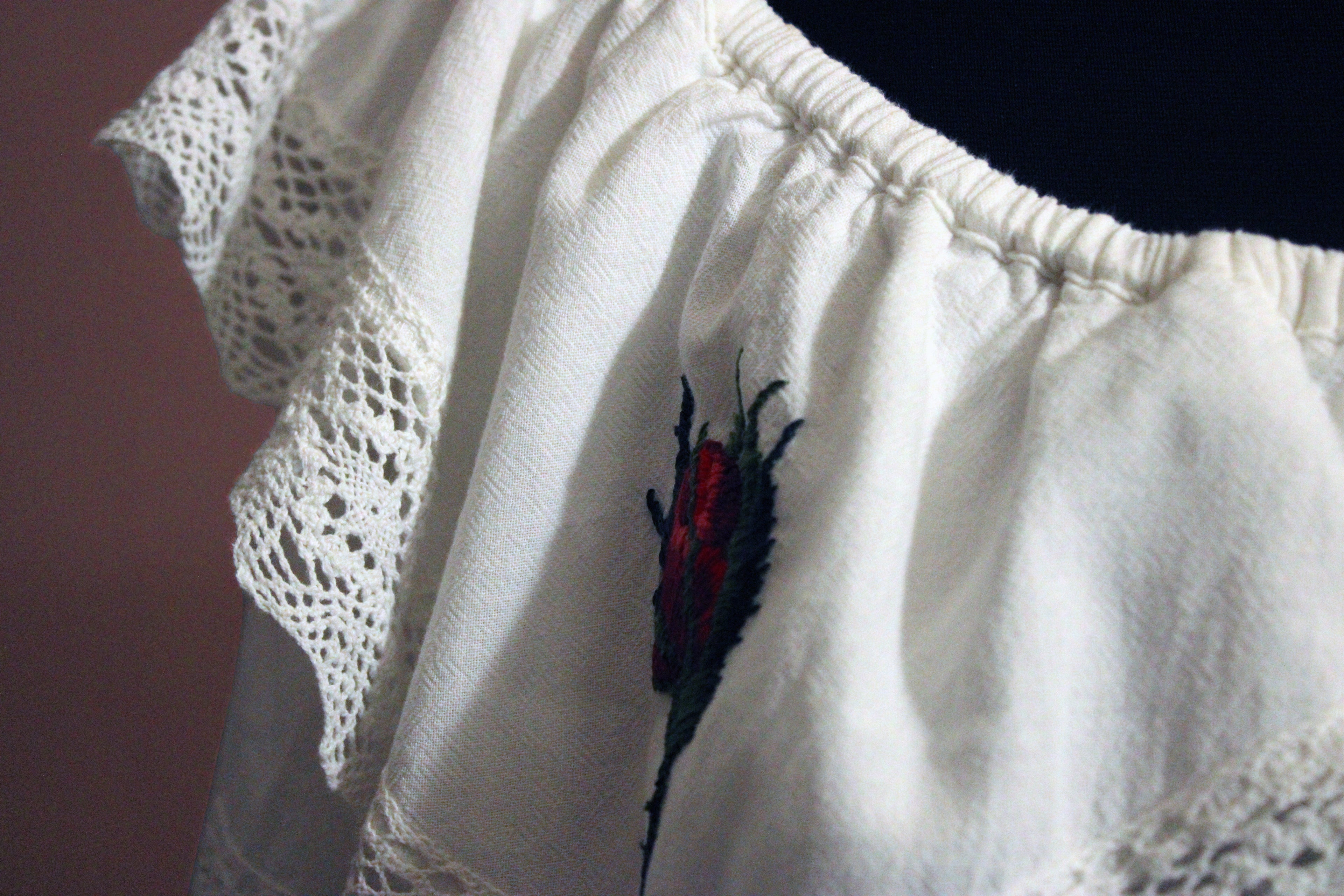 Red Rosebuds Top n.1 