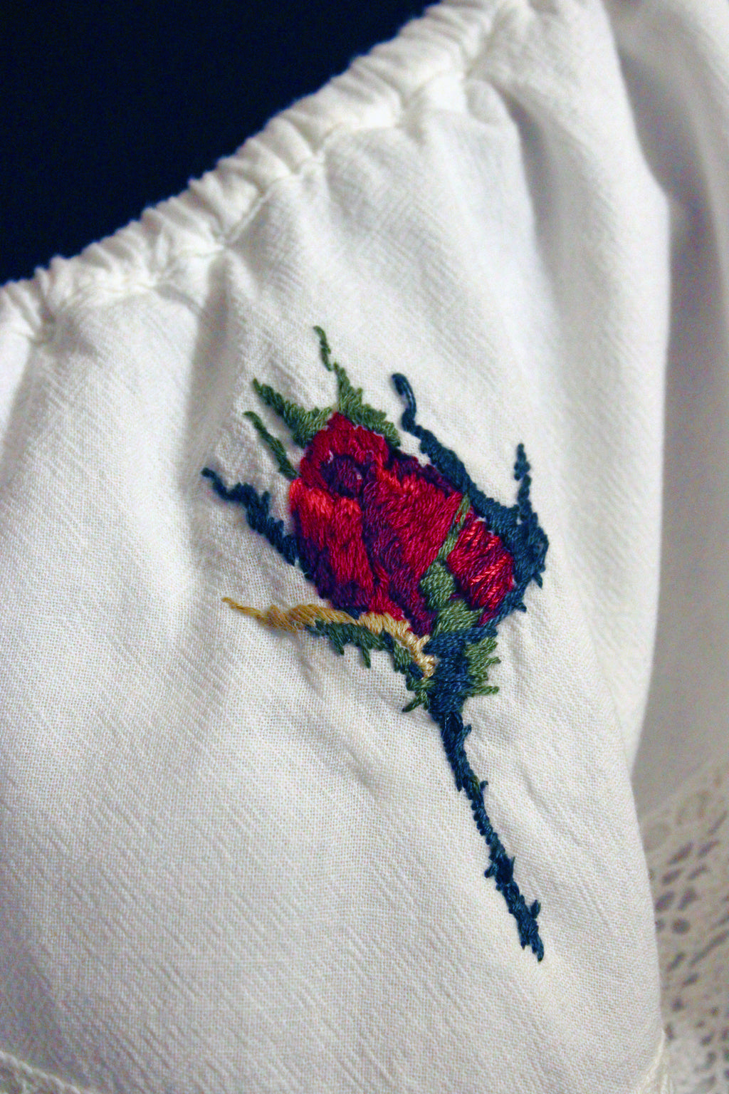 Red Rosebuds Top n.1 